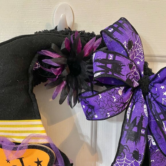 Halloween Wreath (indoor) The Witch is in! - Picture 4 of 5